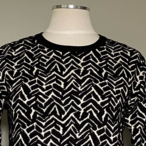 STAY Scandinavian Esthetics B&W Chevron Sweater XS - Picture 2 of 8